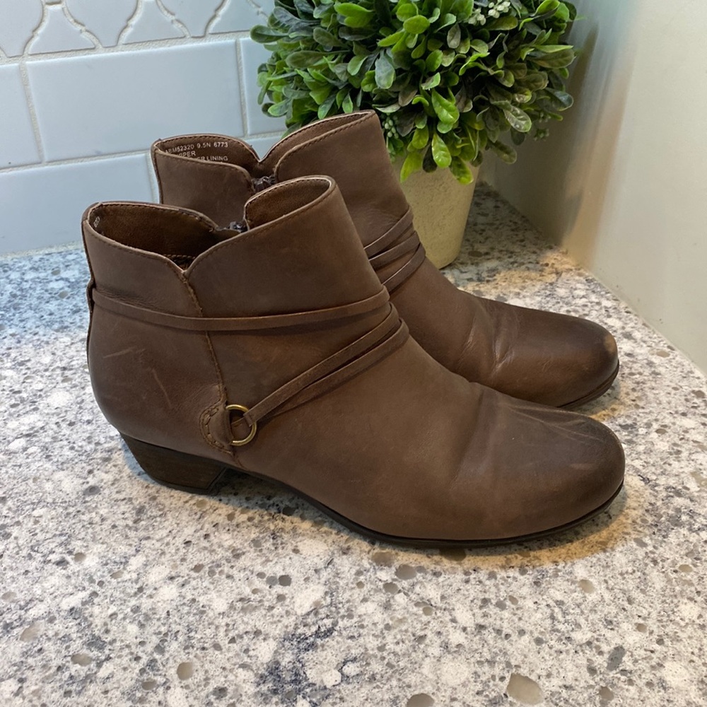 Abeo Maya brown leather orthotic heeled ankle boots womens size 9.5N